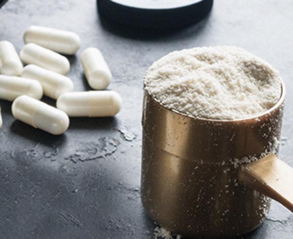 curowhite powder and scoop